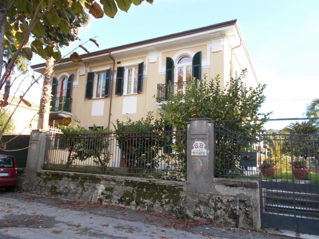 罗萨纳住宿加早餐旅馆 卡拉拉 外观 照片